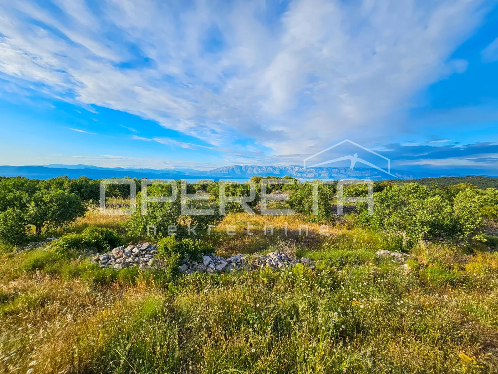 veliko poljoprivredno imanje na vrhu hvara s panoramskim pogledom - slika 10