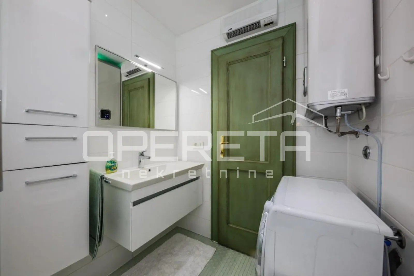 renovirani dvoetažni stan, 50 m do mora – kaštel novi - slika 11