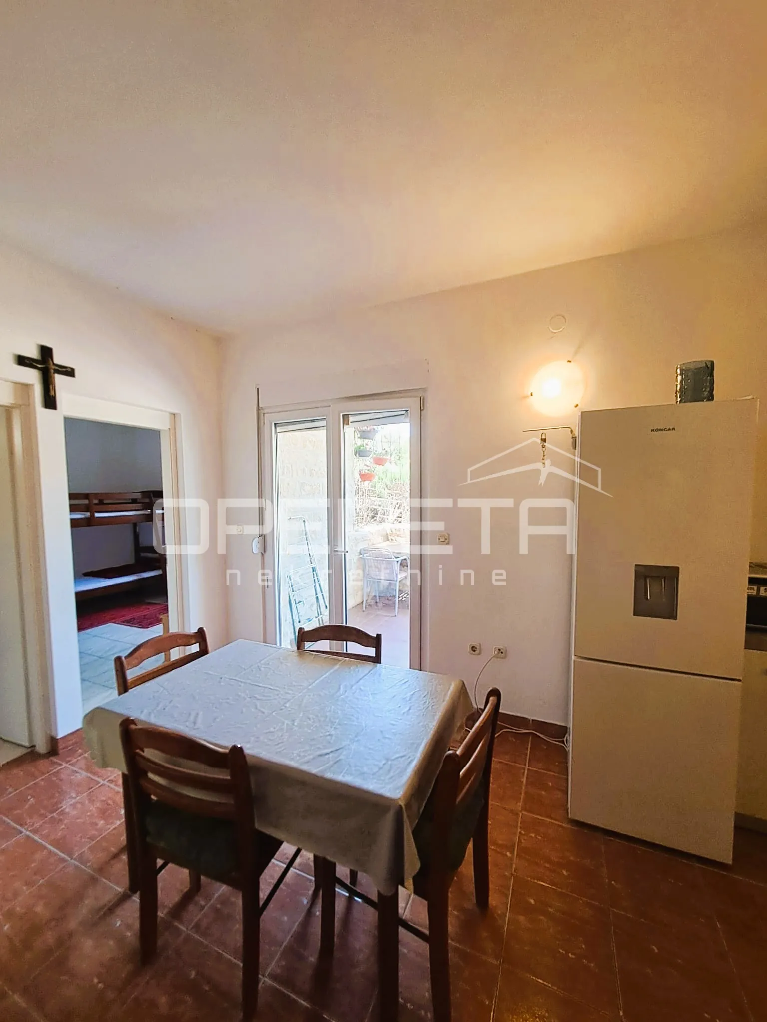 top investicija u dalmaciji: 4 apartmana + dvorište + projekt – 50 m od mora - slika 13