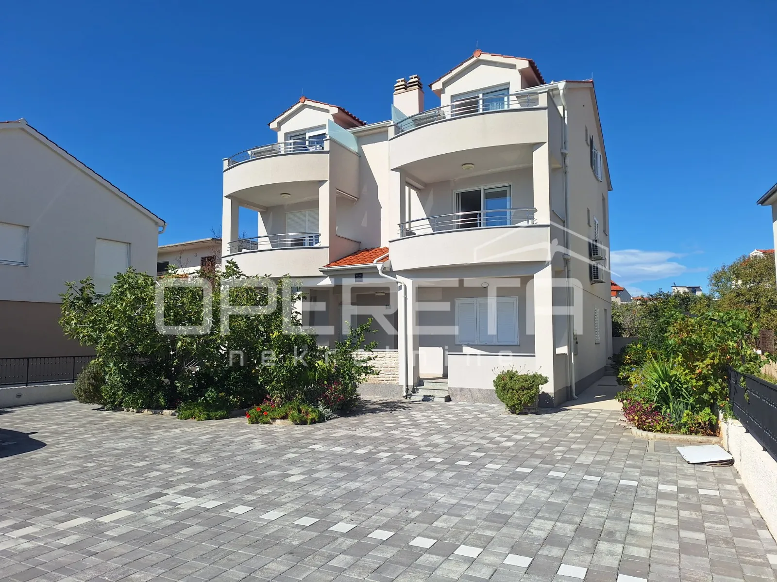 prvi red do mora, 6 apartmana, rogoznica! - slika 10