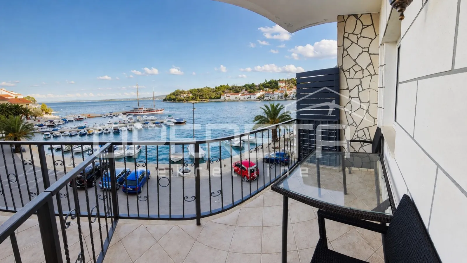korčula, dva apartmana s pogledom i velikom terasom - slika 17