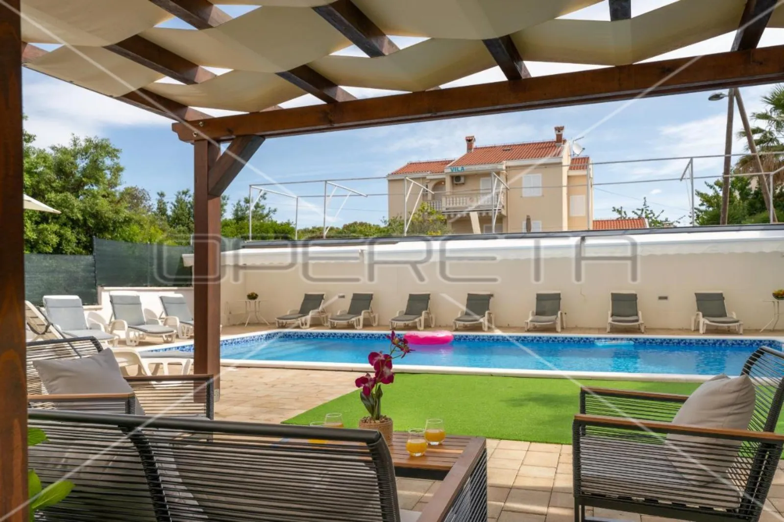 petrčane - kuća s 10 etažiranih apartmana, 100m od mora - slika 2