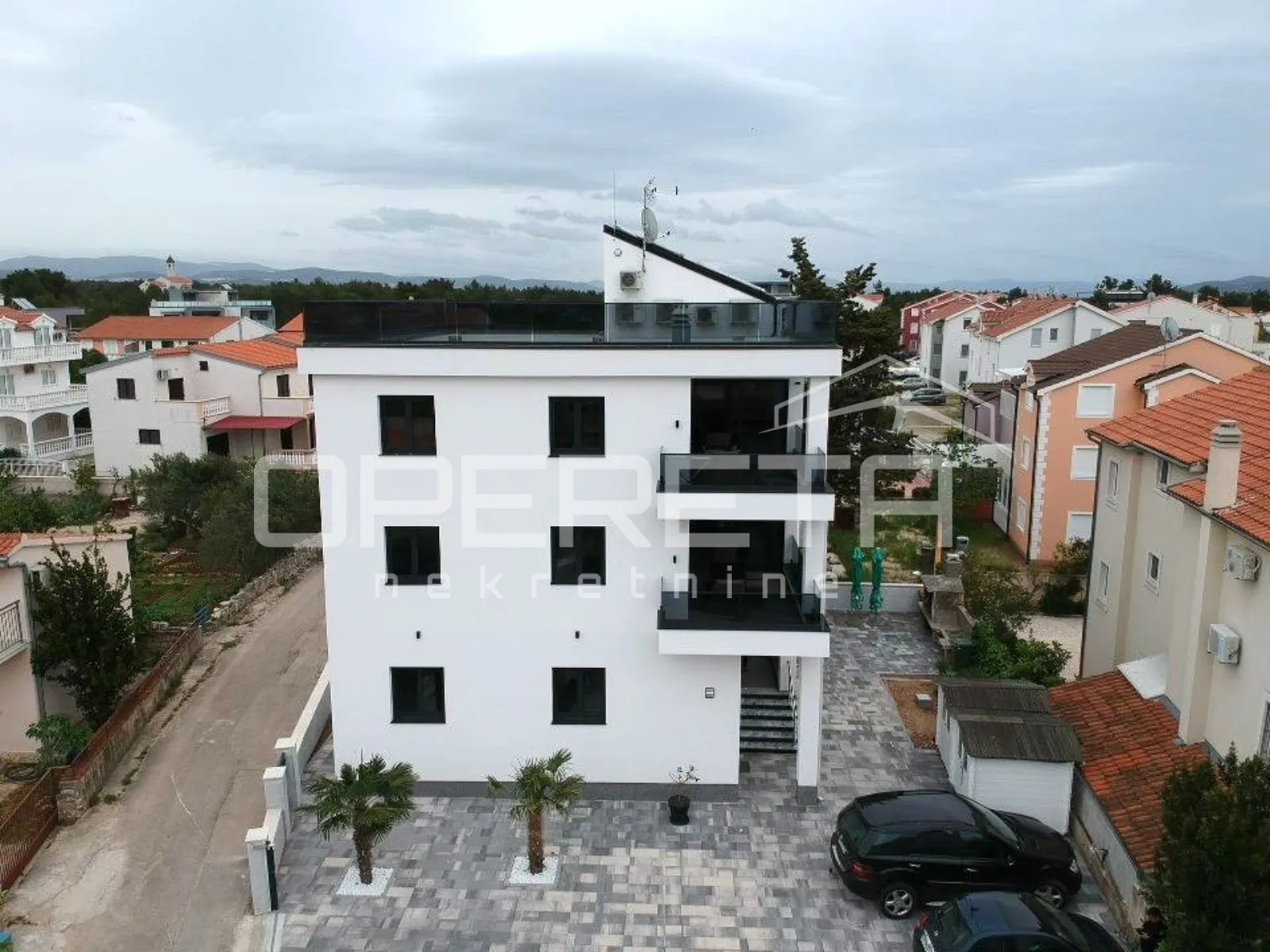 kuća s 5 apartmana, vodice- srima - slika 20