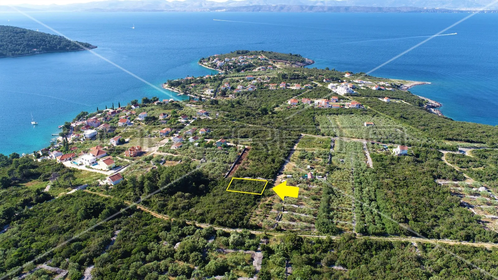 Građevinsko zemljište 884 m2, M1 namjena, pogled na more, Nečujam, otok Šolta