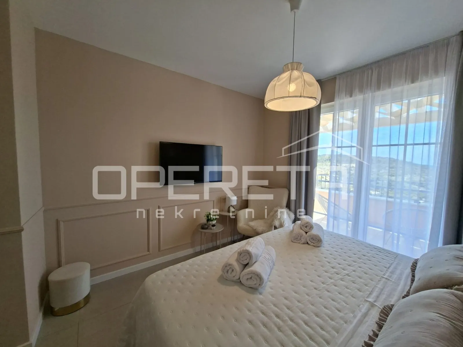 luksuzna vila s bazenom, pogledom na more i privatnim vrtom - slika 15