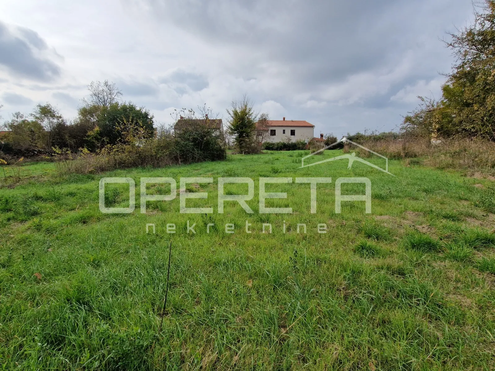 istra, juršići, odlično građevinsko zemljište 820 m2 , mirno naselje - slika 3