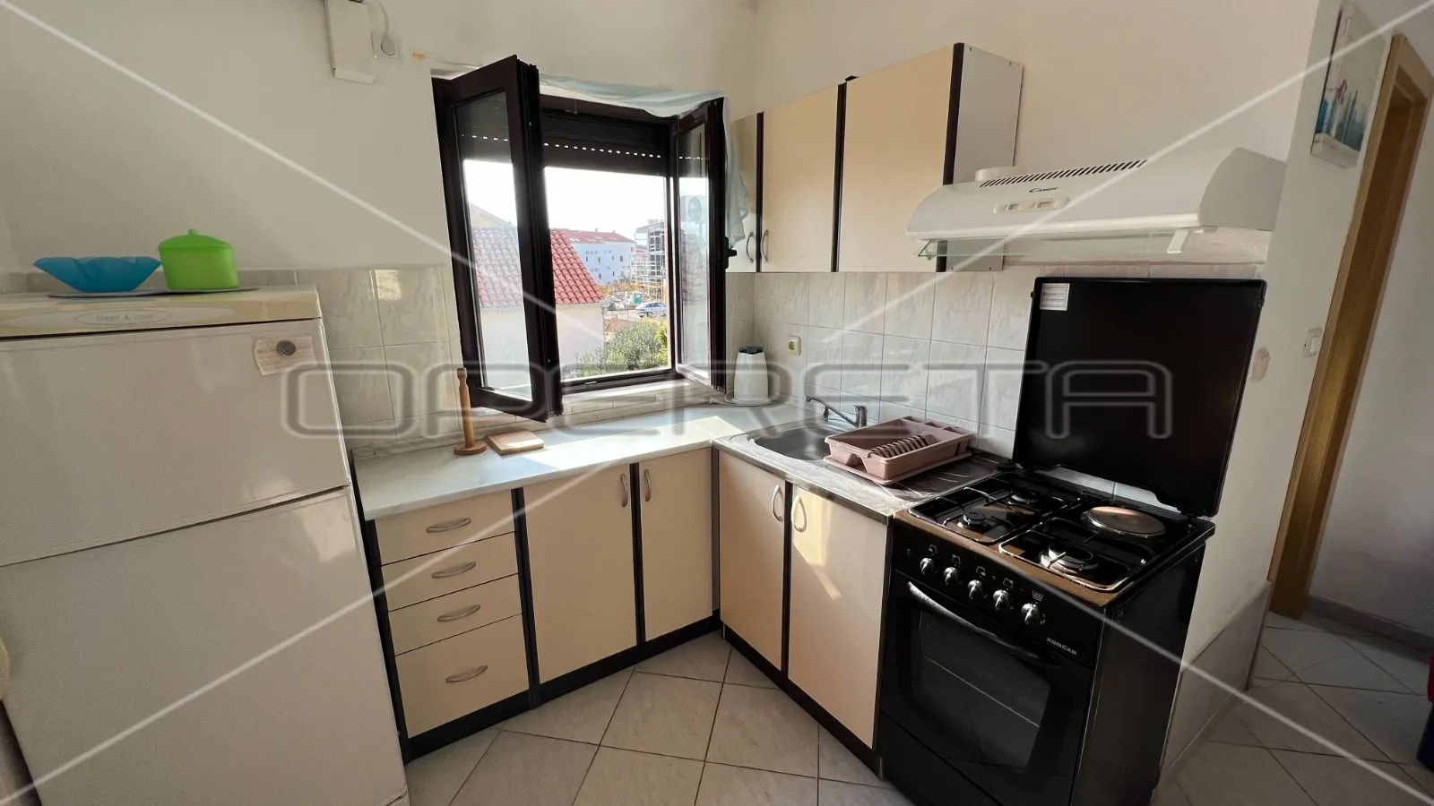 apartmanski objekt na otoku čiovu, uvala mavarčica , 150 metara od mora - slika 12