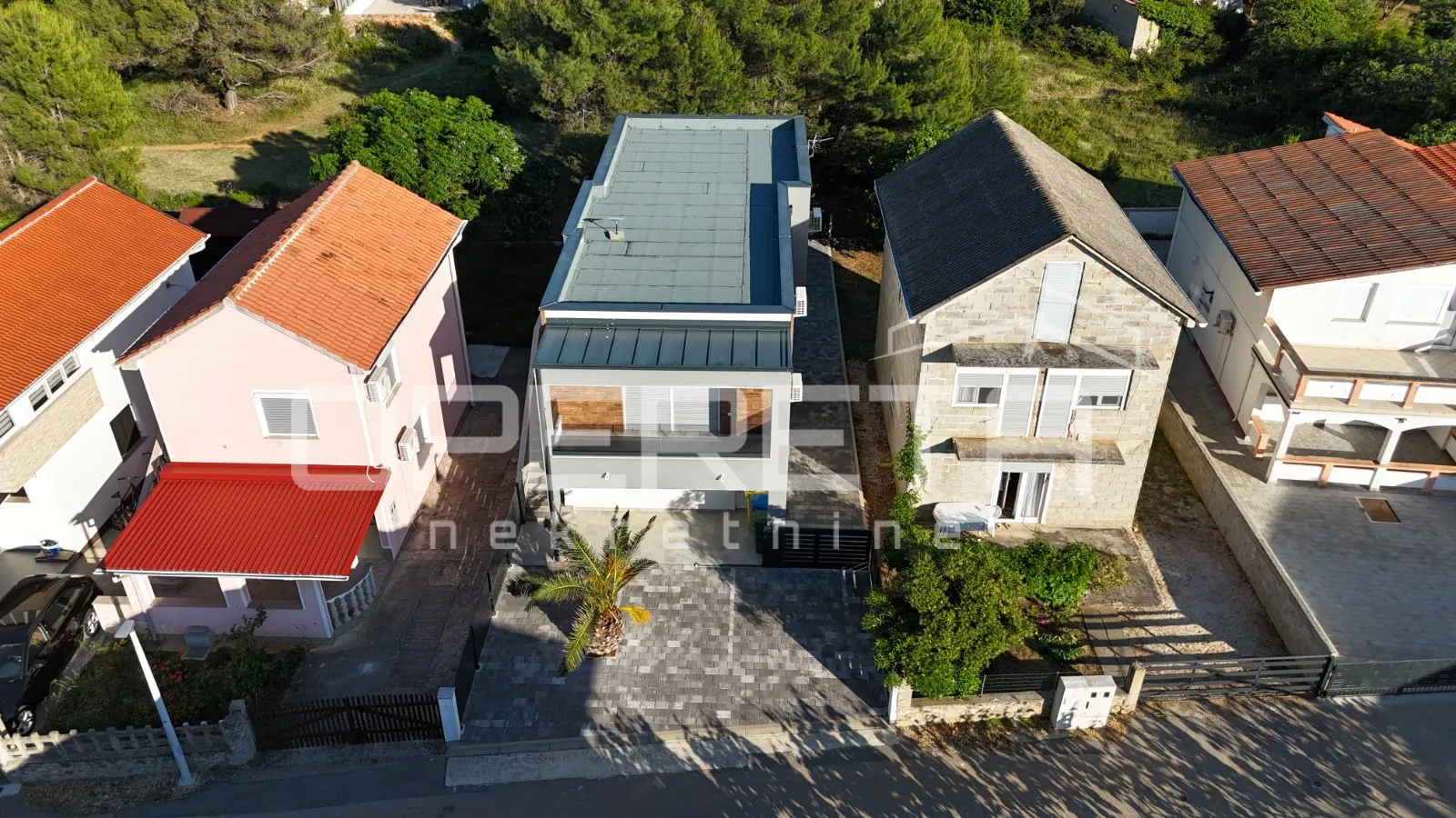 vir – samostojeća kuća s četiri moderno uređena apartmana, 170 m² - slika 1
