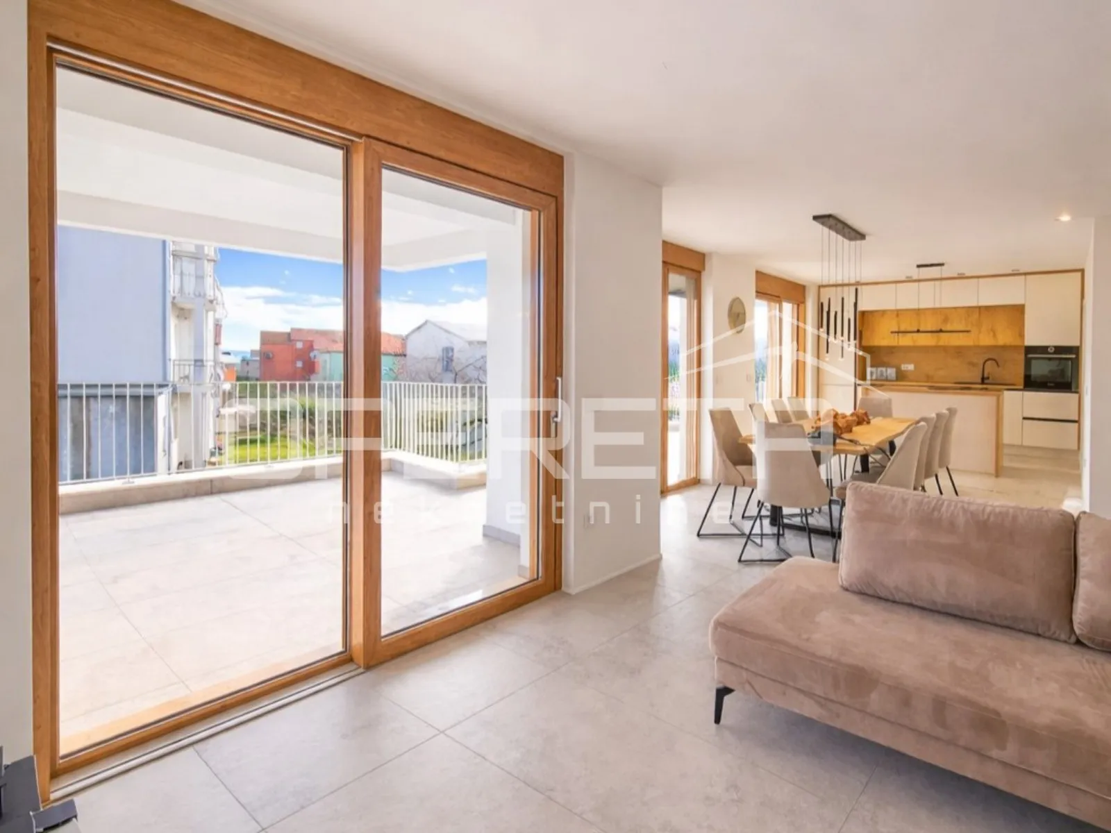 kaštel novi – moderna vila s bazenom i krovnom terasom, novogradnja - slika 12