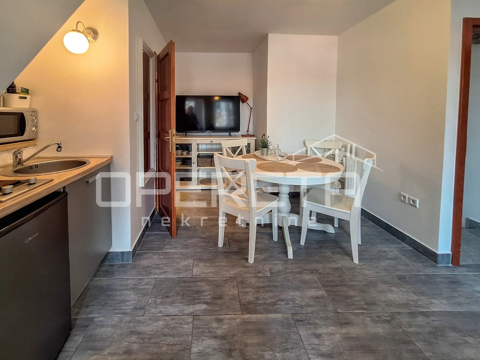 kuća s 3 apartmana- tribunj centar - slika 8