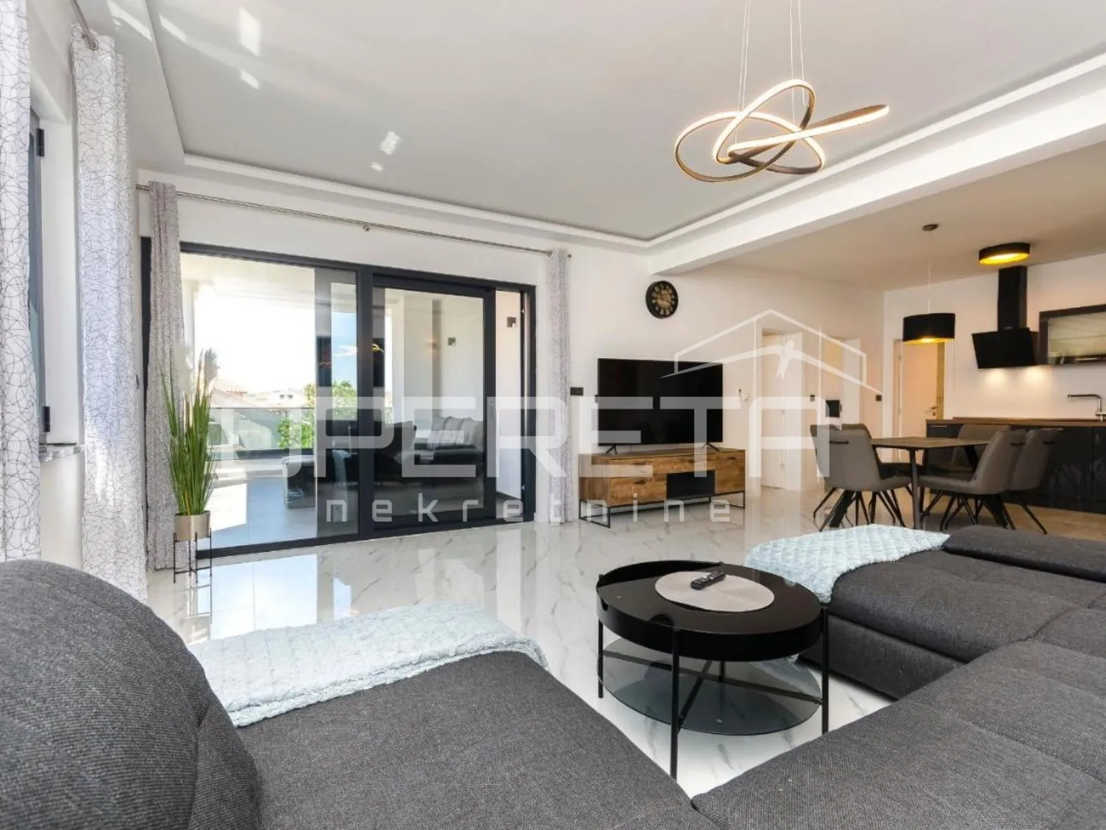 kuća s 5 apartmana, vodice- srima - slika 4