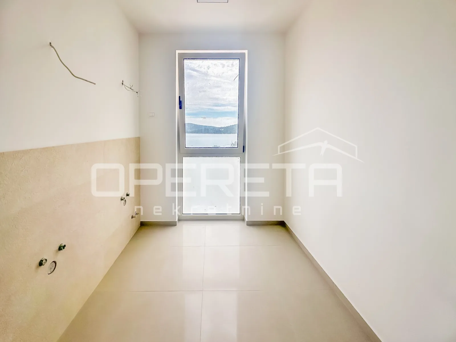 moderna vila s bazenom i pogledom na more – 150 m od plaže - slika 9