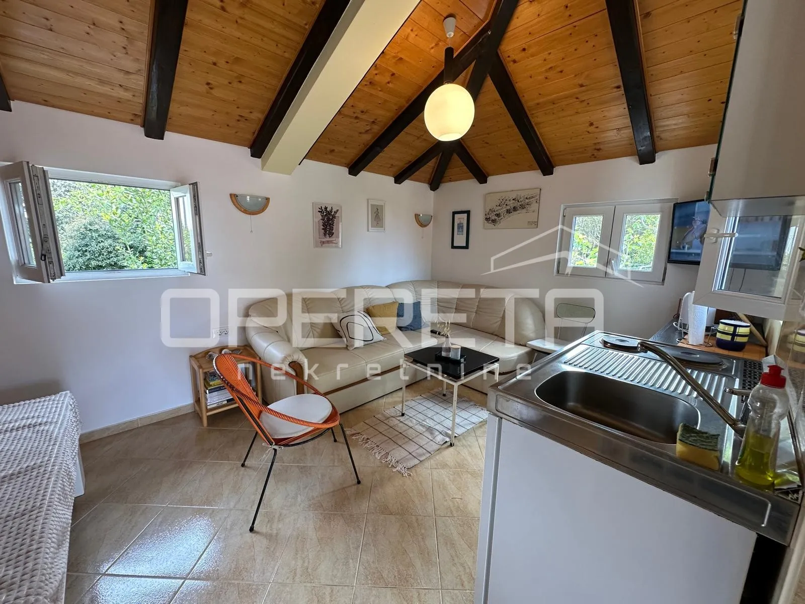 kuća na jadriji s dva apartmana, 40 m od plaže! - slika 2