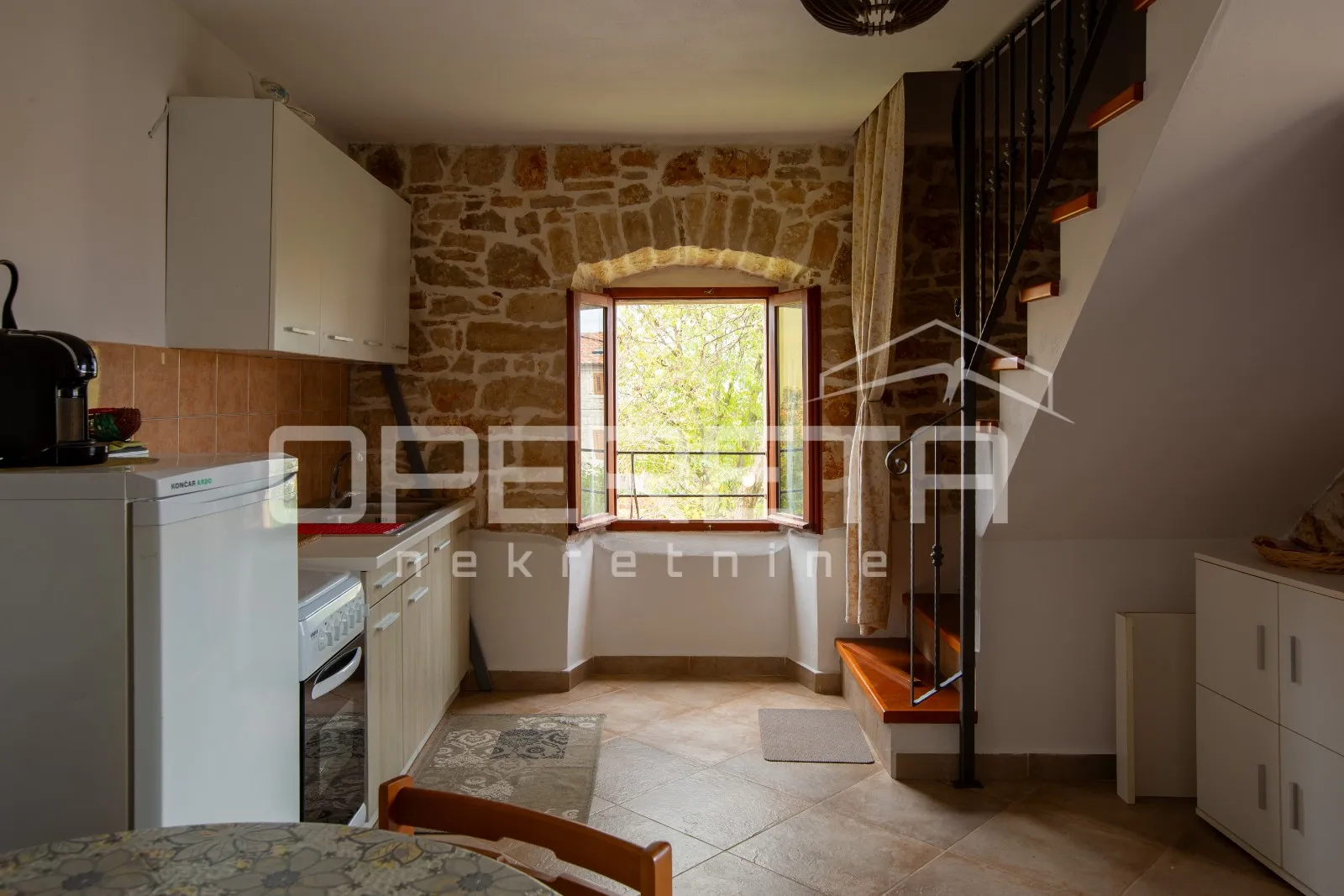 tradicionalna kamena kuća s dva apartmana. - slika 8