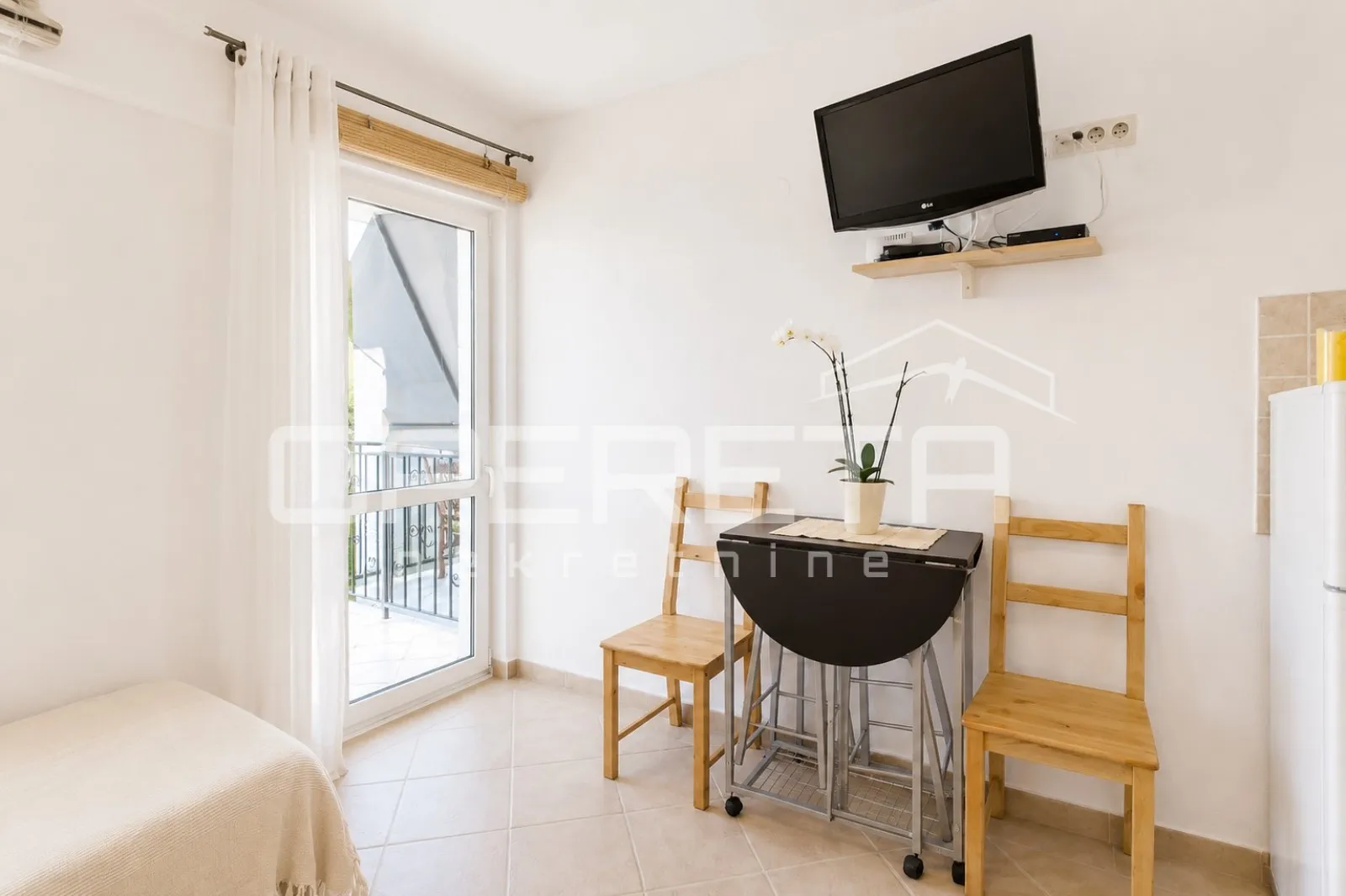 korčula, dva apartmana s pogledom i velikom terasom - slika 8
