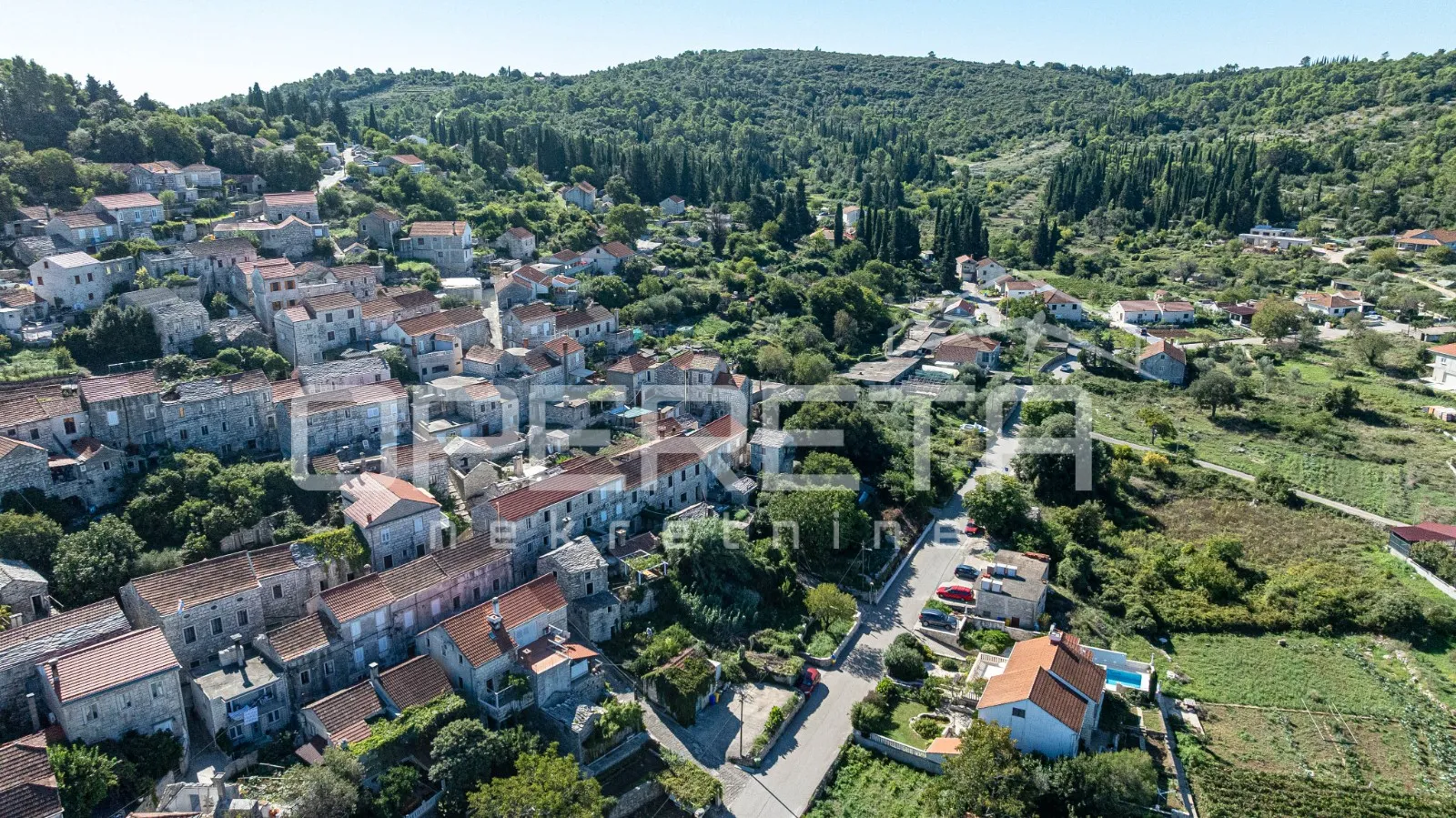 šarmantne kamene kuće za obnovu u srcu žrnova, korčula - slika 3