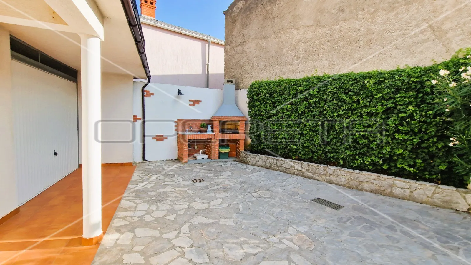 kamena kuća, 2 stambene jedinice, garaža, terasa, dvorište,127 m2, krk - slika 15