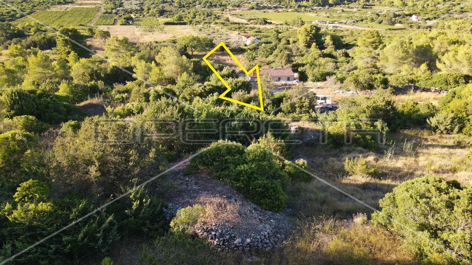 zemljište 4.105 m2, pravilan oblik i otovoren pogled na more, otok vis - slika 17