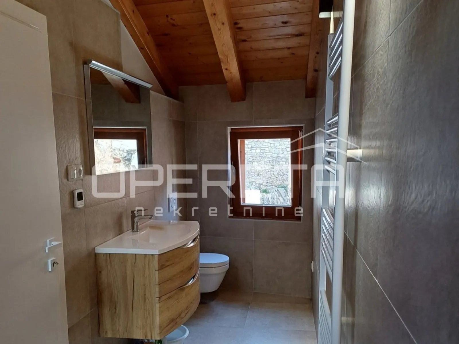 novouređena kuća s 3 apartmana, skradin - slika 10