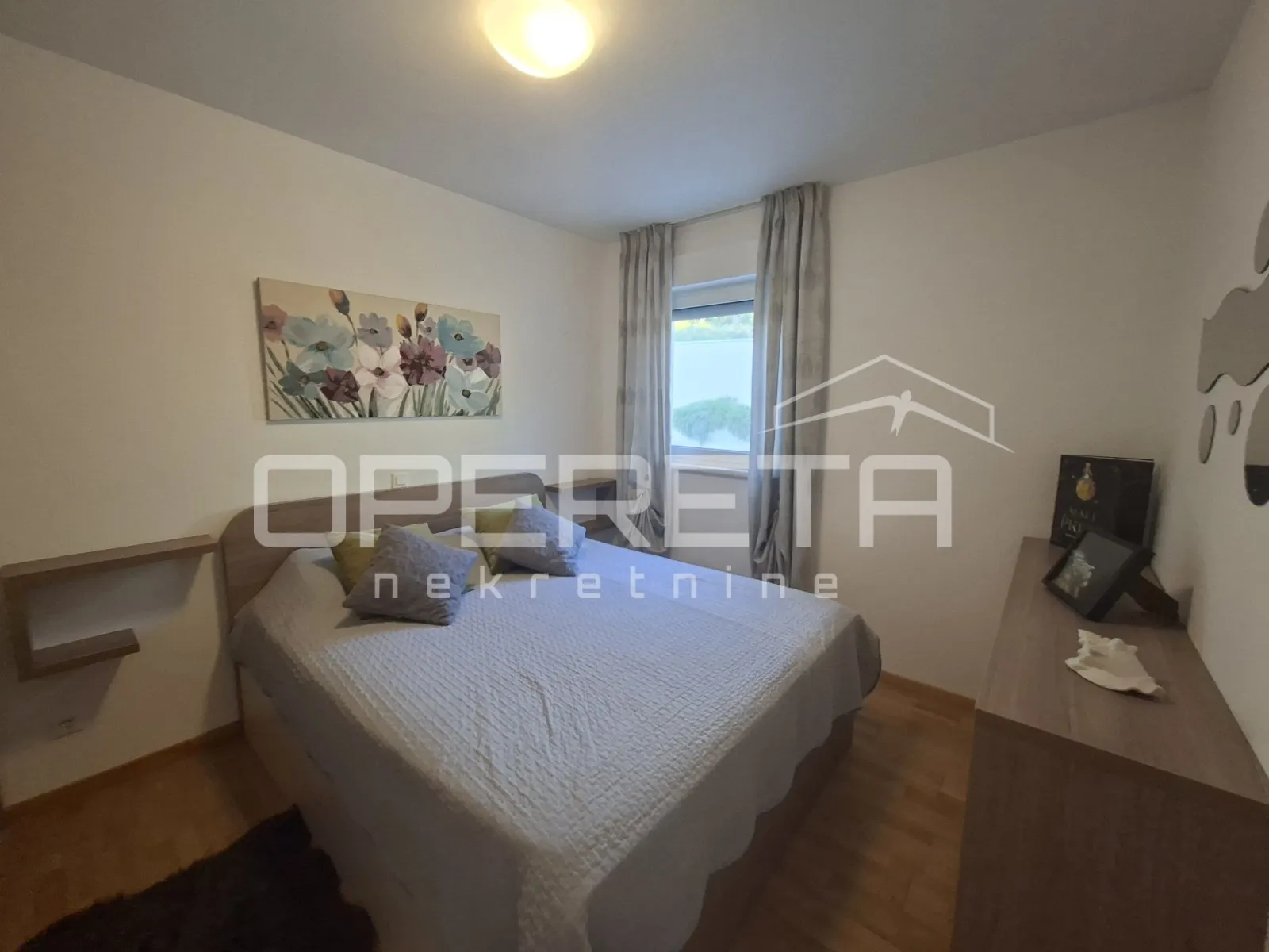 villa s bazenom, zatvorenim kominom i pogledoma na split - slika 11