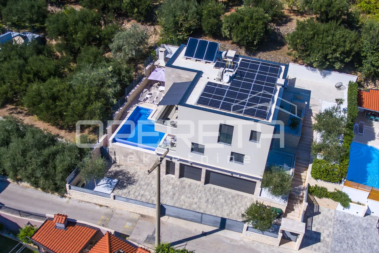 luksuzna vila u žrnovnici – oaza luksuza i privatnosti u okolici splita - slika 11