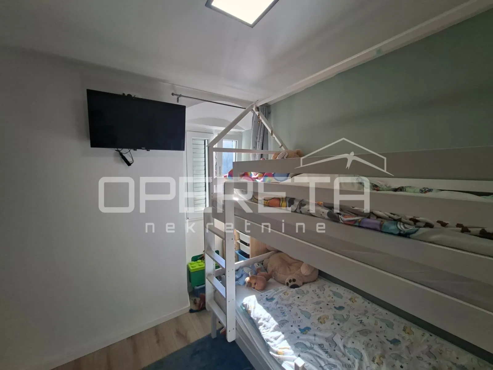 luksuzan stan u centru grada, 2 sobe , balkon - slika 6