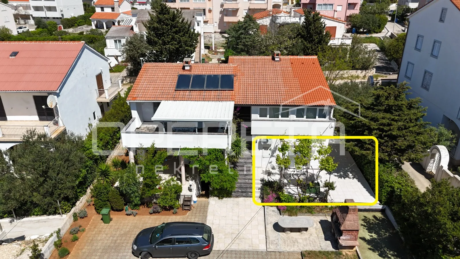 Novalja – Trosobni apartman 80 m² u prizemlju s terasom, 500 m od mora