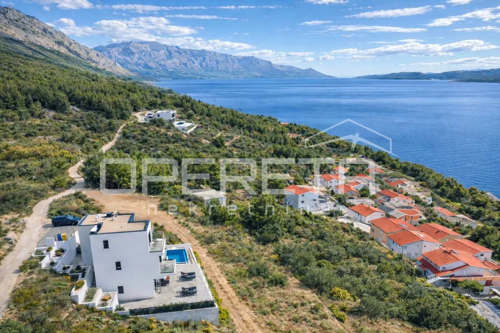 moderna vila s otvorenim pogledom na more, povišena lokaciji uz omiš - slika 4