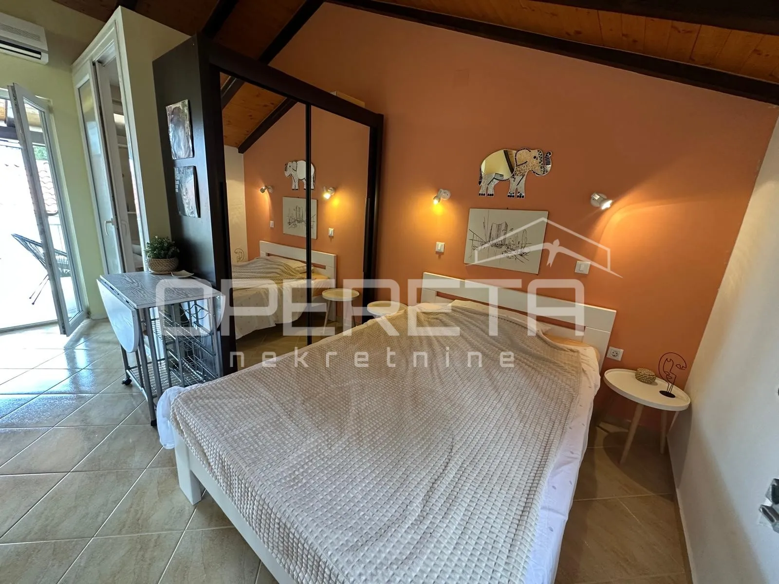 kuća na jadriji s dva apartmana, 40 m od plaže! - slika 4