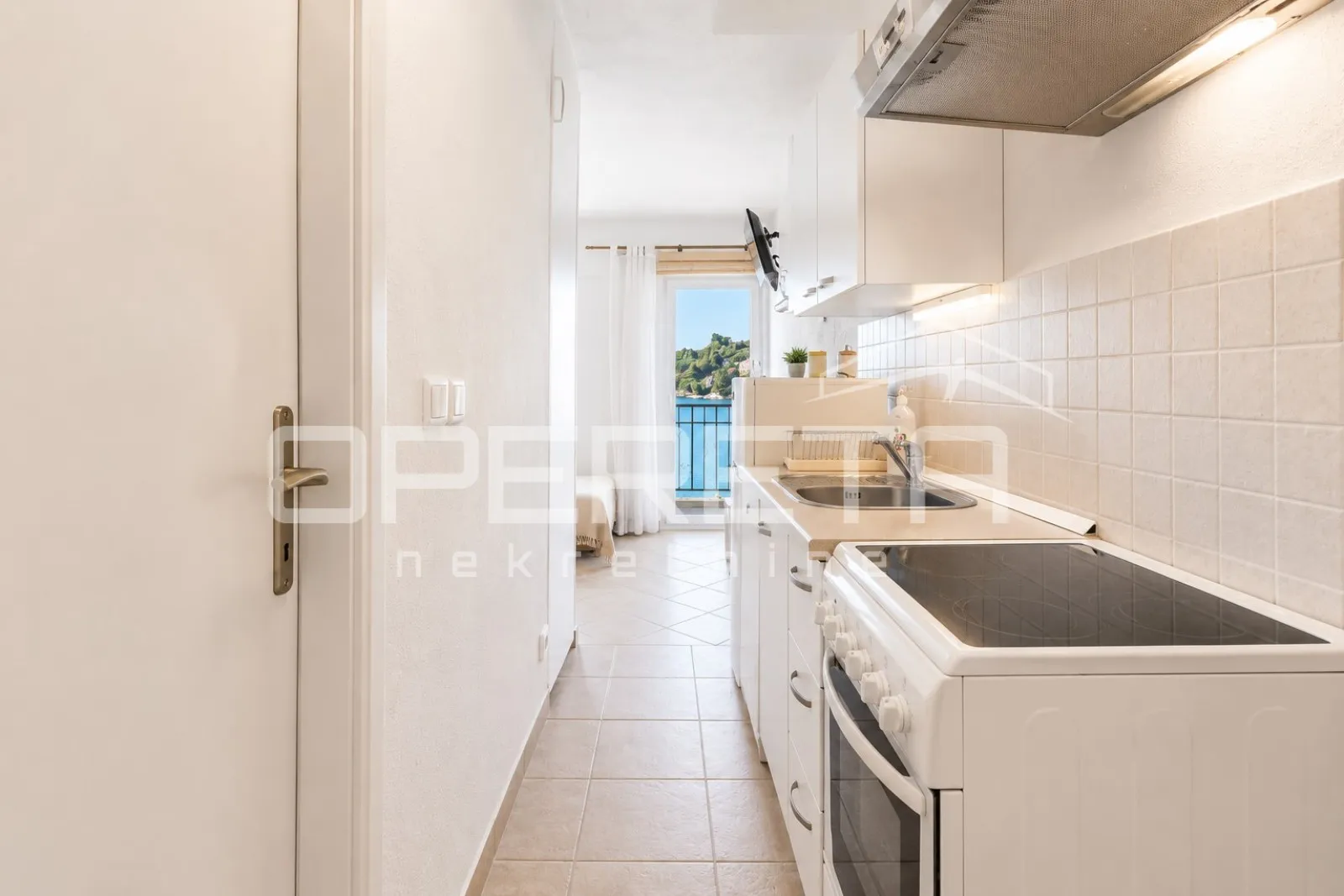 korčula, dva apartmana s pogledom i velikom terasom - slika 6