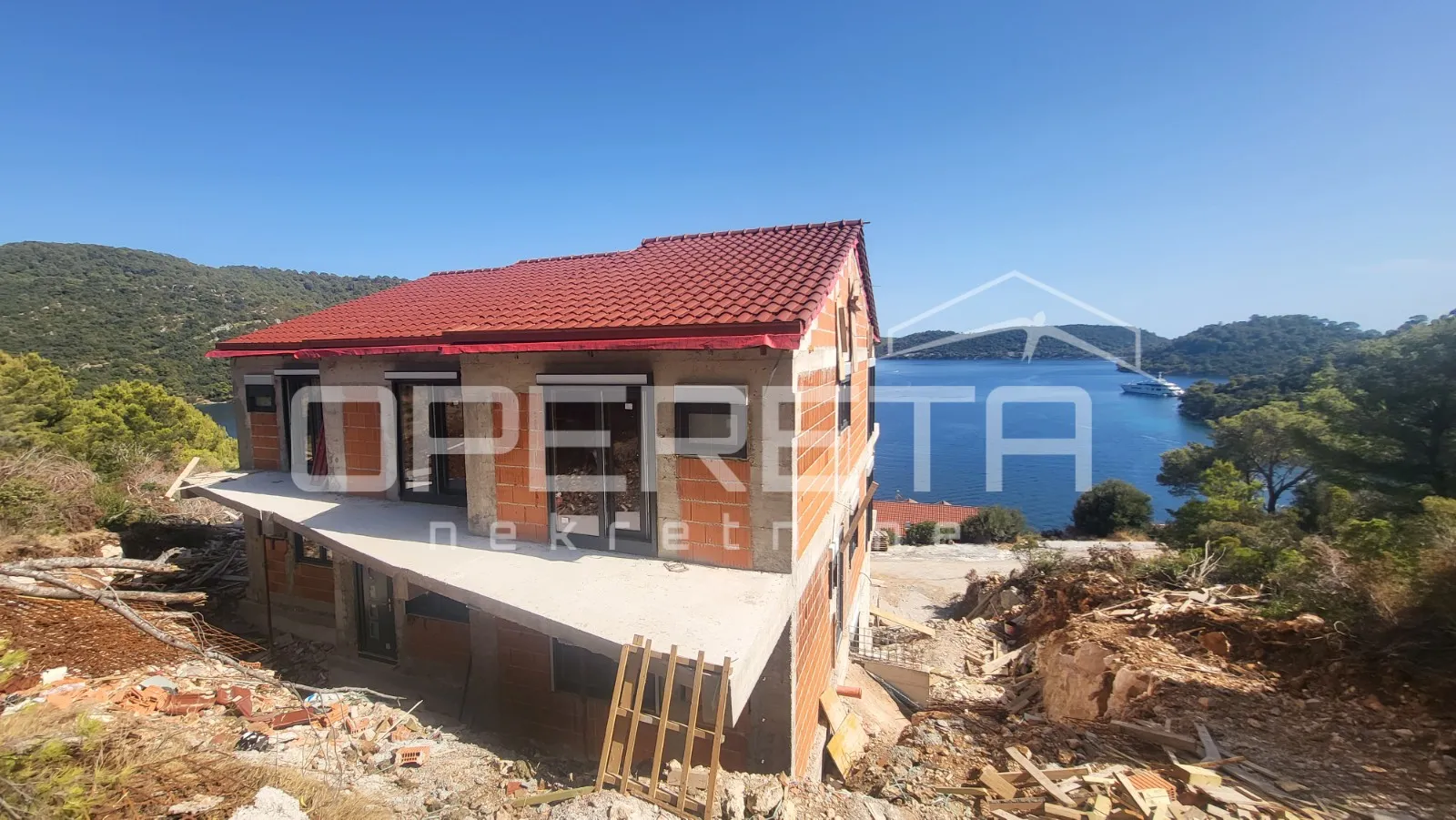 luksuzni dvoetažni stan na lastovu s pogledom na more - slika 10