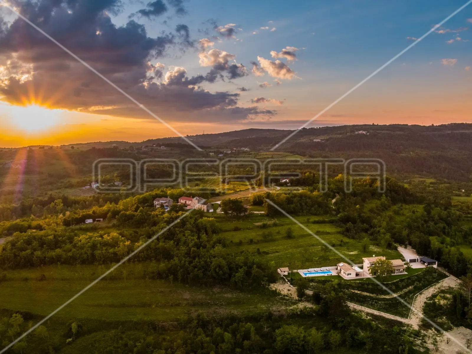 istra, grožnjan, luksuzna vila na osami sa panoramskim pogledom - slika 38