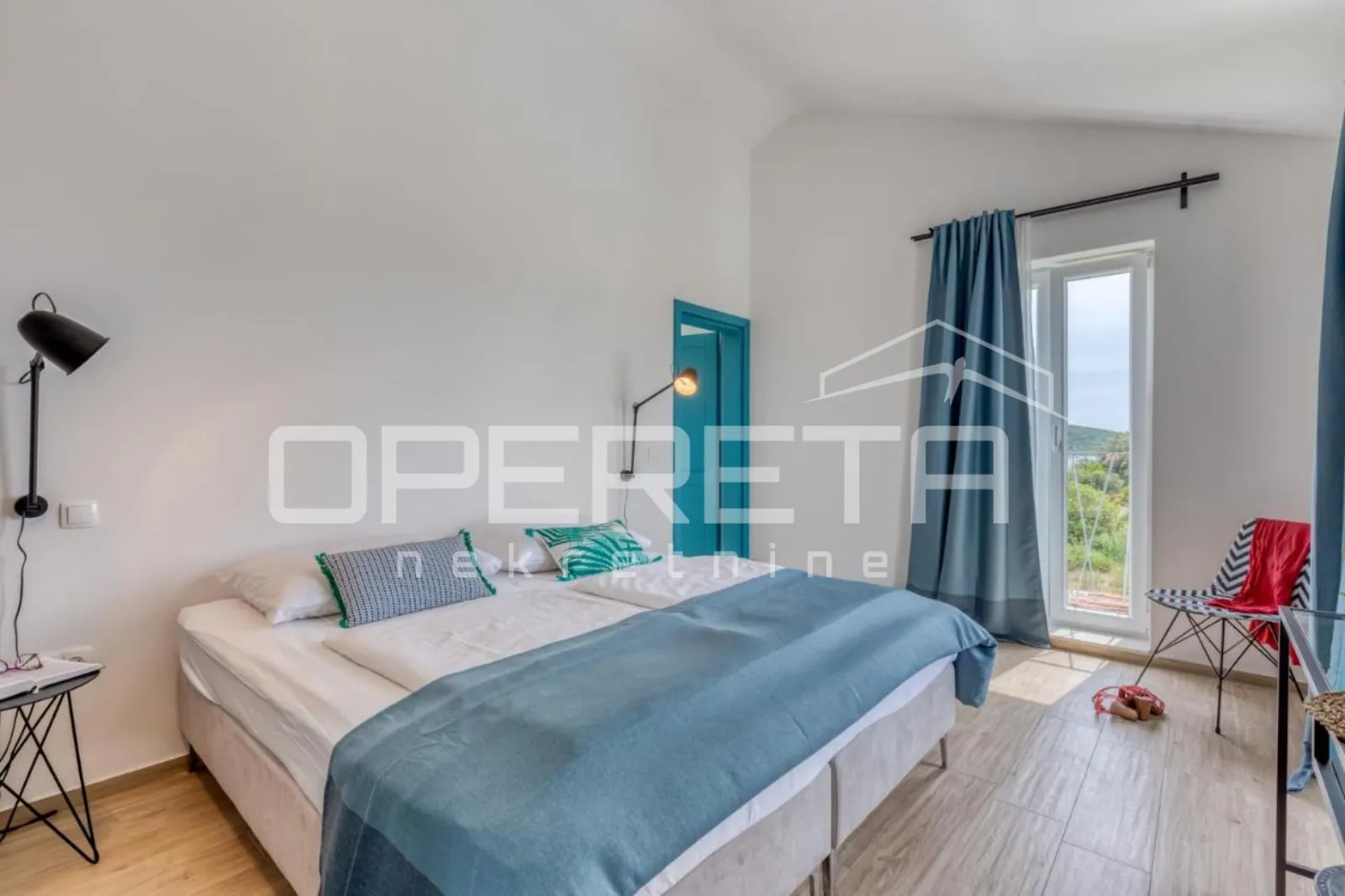 prava mediteranska vila, 250m2, s pogledom na more i unutarnjim, grijanim bazeno - slika 12