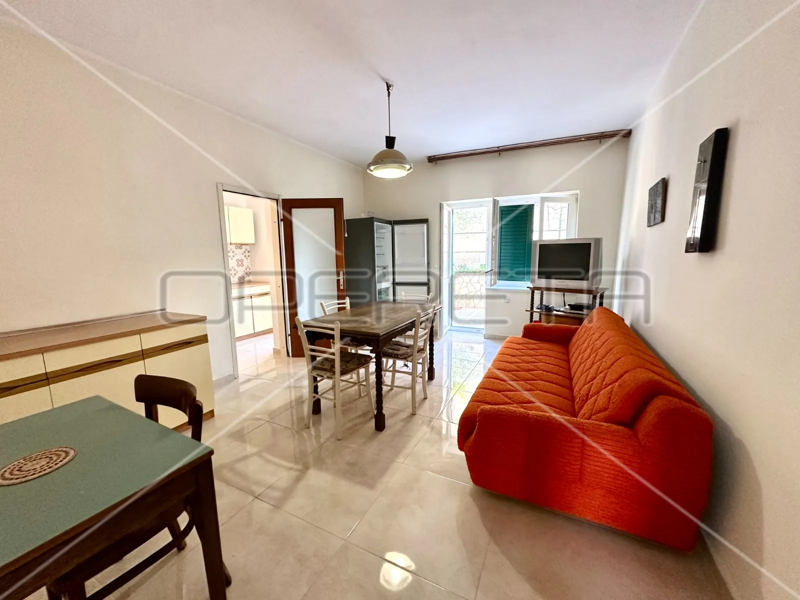 kuća na 80 m od mora sa 6 stanova, tisno, 350 m2 - slika 7