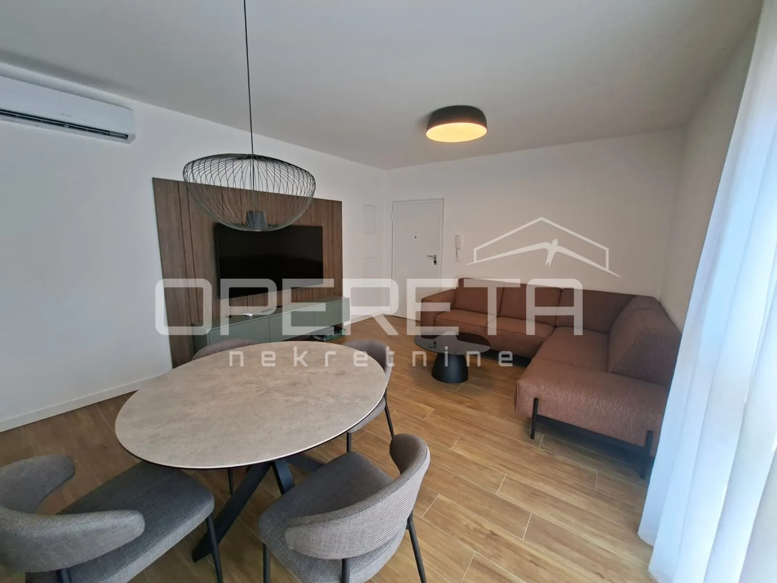 dvosobni stan 60 m2 sa velikom terasom , najam - slika 2