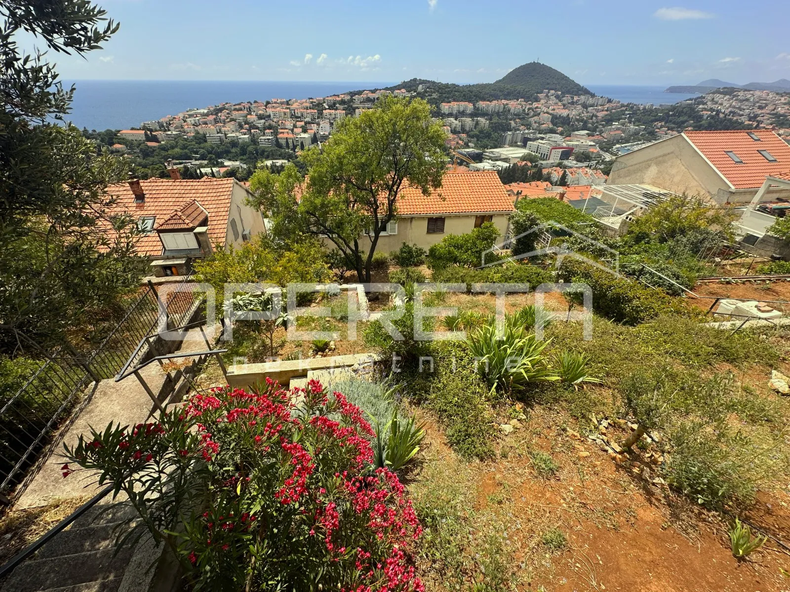 dva odvojena stana s vrtom, pogledom na more i parkinzima, dubrovnik - slika 16