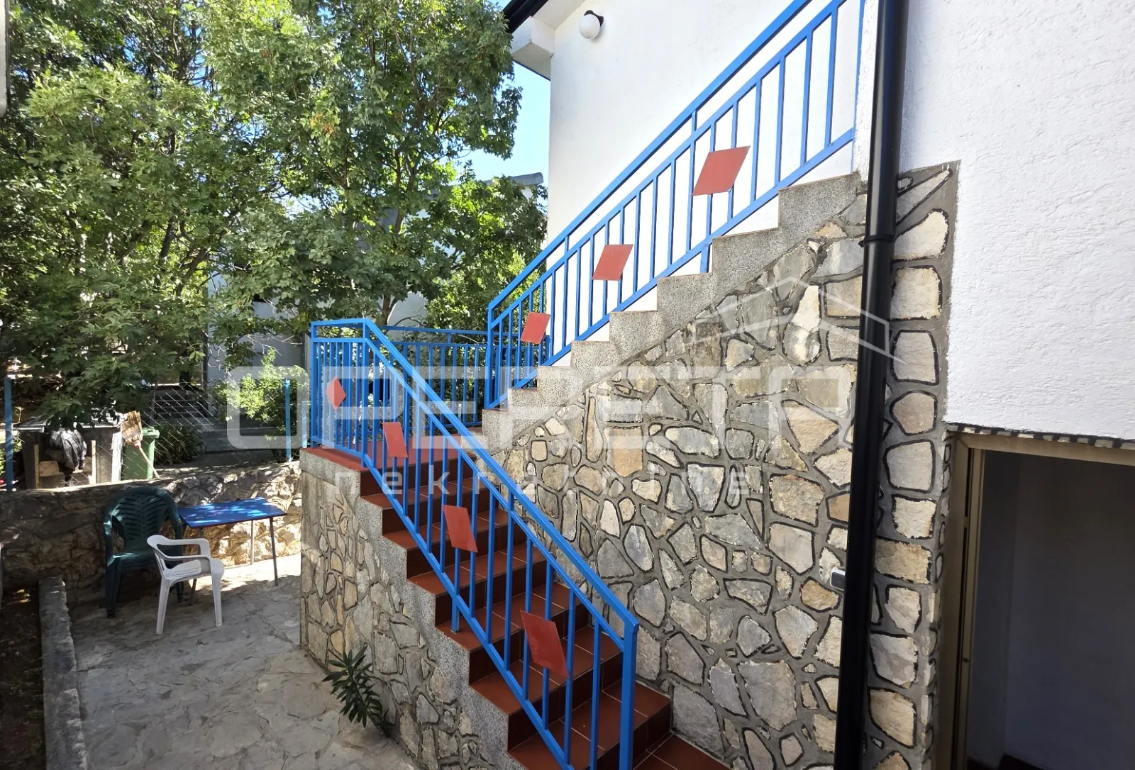 kuća s pomoćnim objektom, pogled, garaža, vrt, 330 m2, karlobag - slika 7