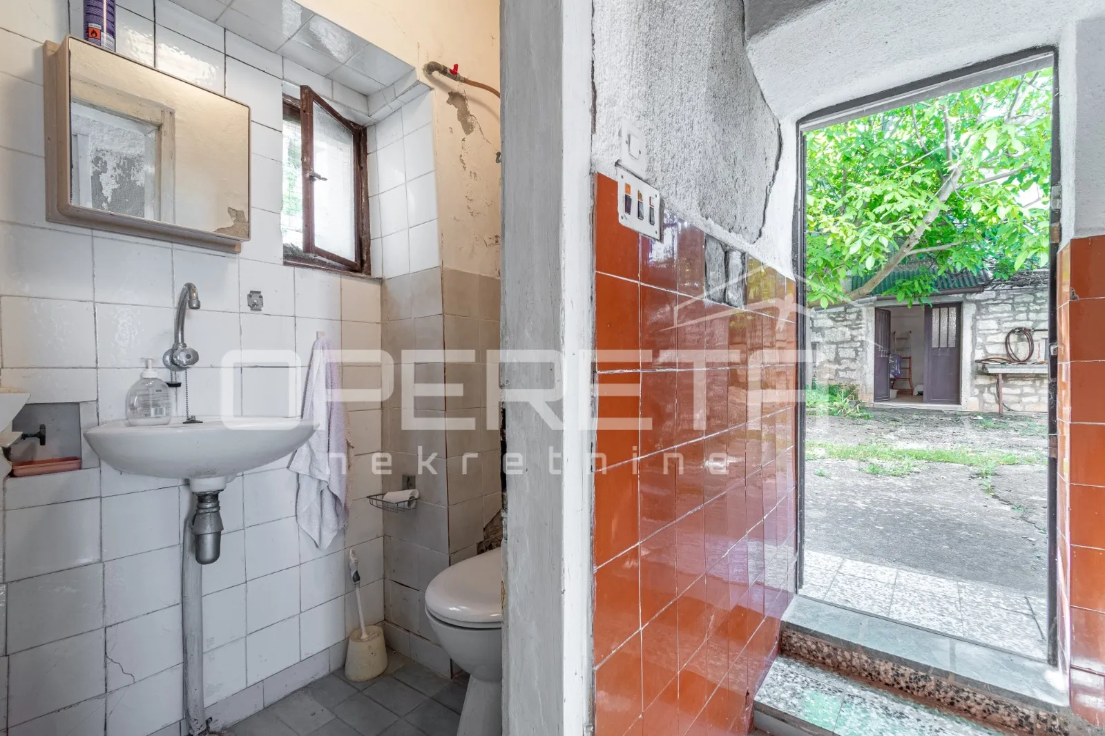istra, sveti lovreč- kuća s dvorištem u centru - slika 8