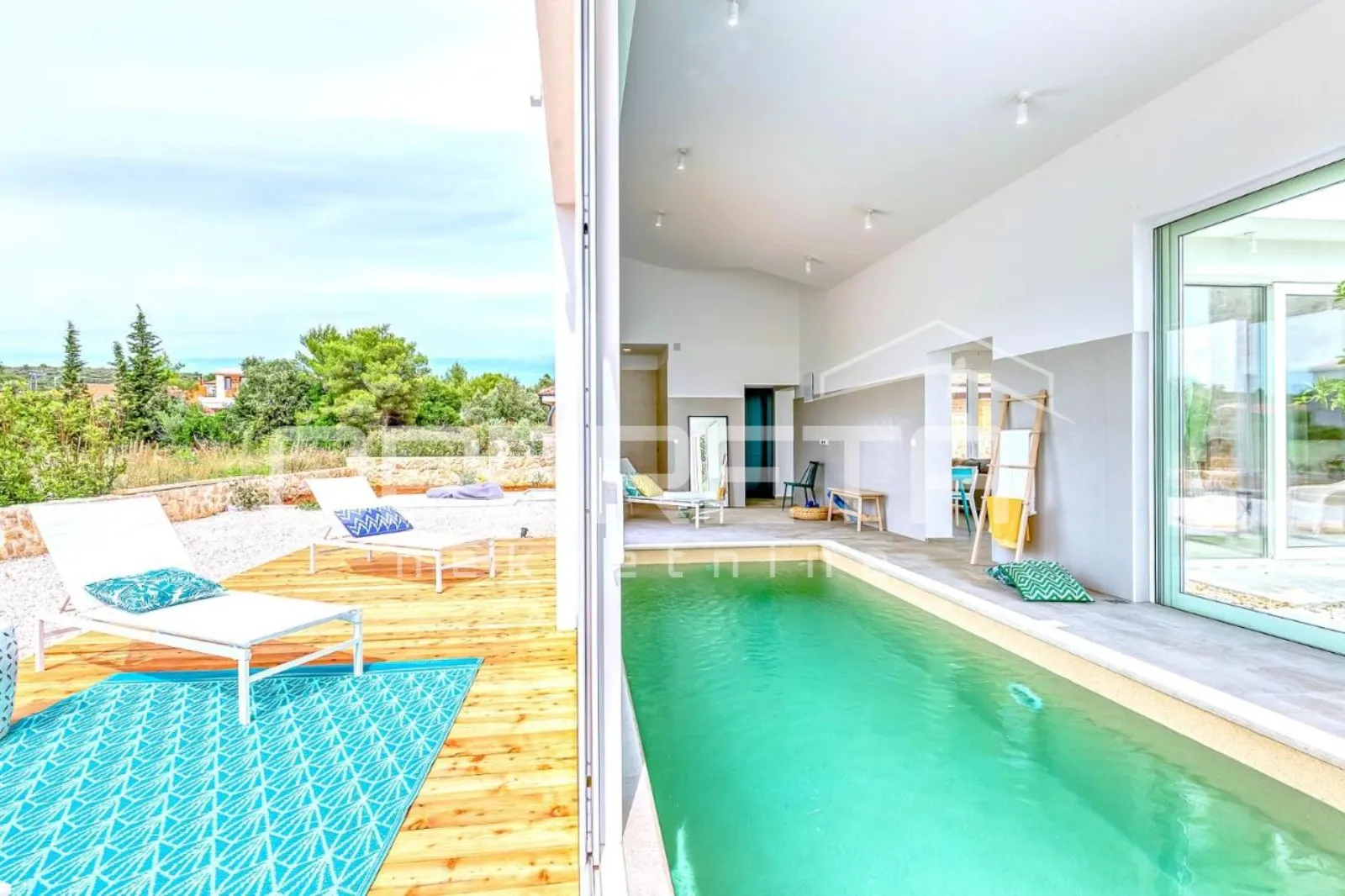 prava mediteranska vila, 250m2, s pogledom na more i unutarnjim, grijanim bazeno - slika 23