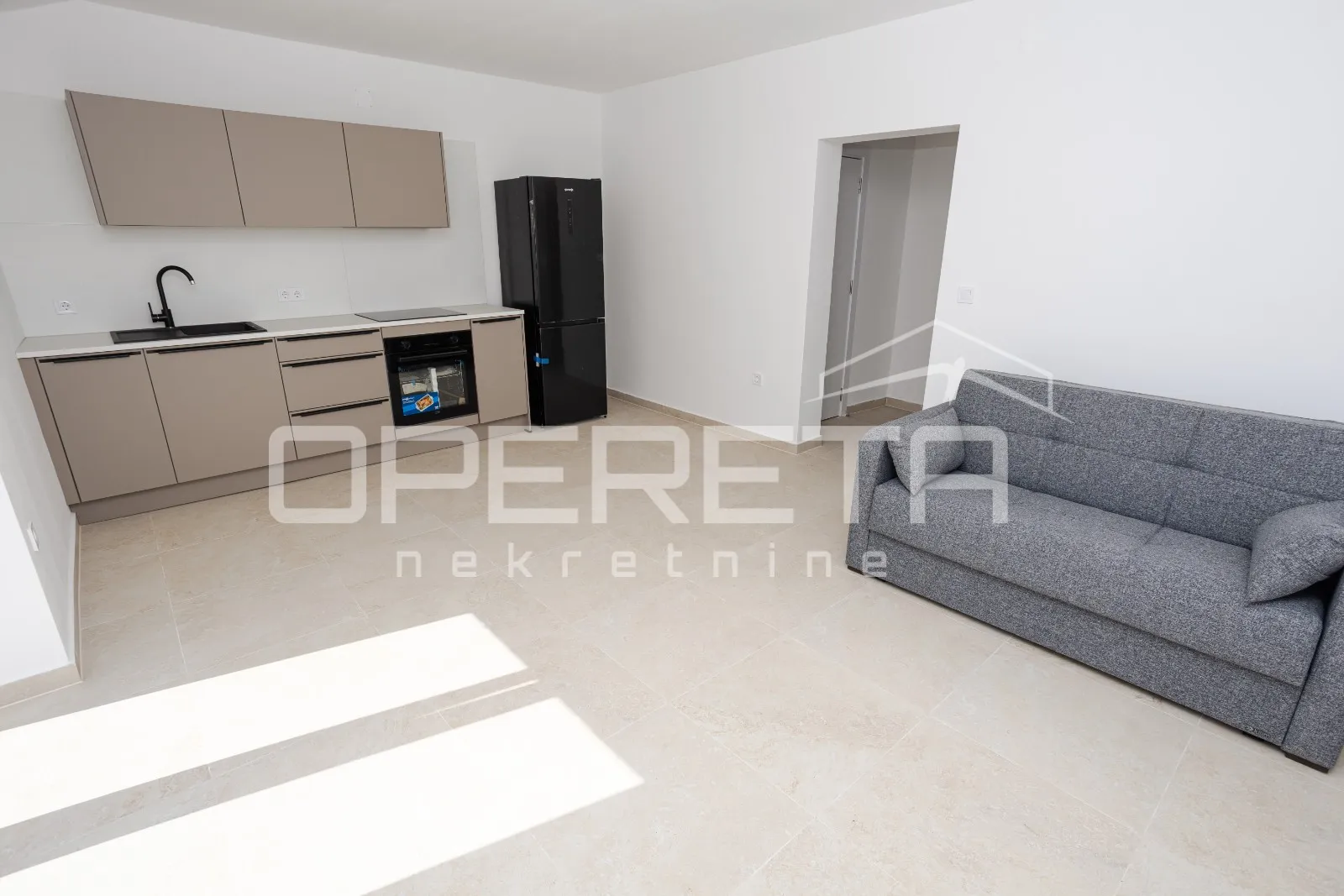 stara novalja - 6 etažiranih apartmana prvi red do mora - slika 7