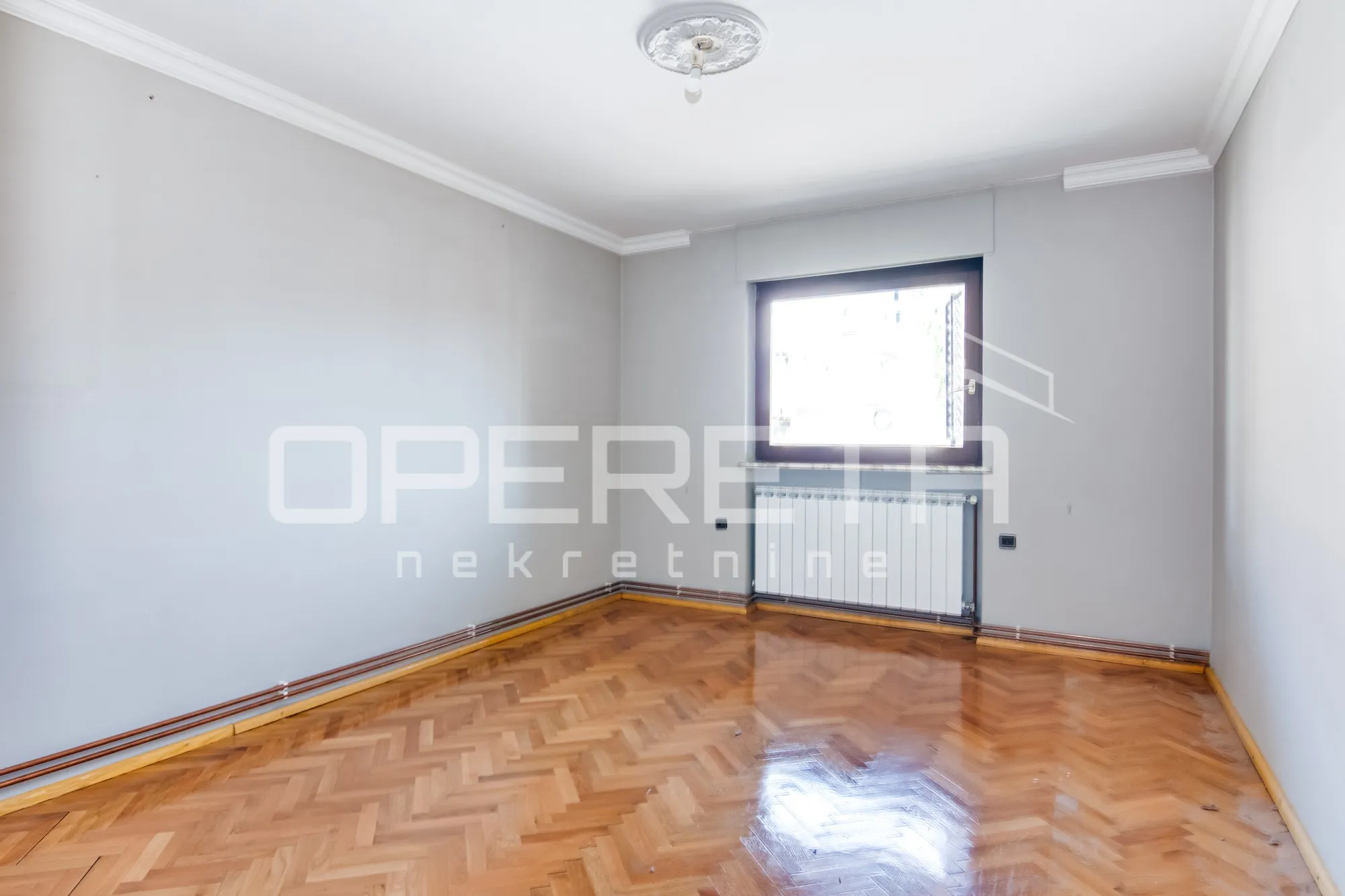 prodajemo prostranu obiteljsku kuću na parceli od 2.265m2 u gajnicama, zagreb, i - slika 30