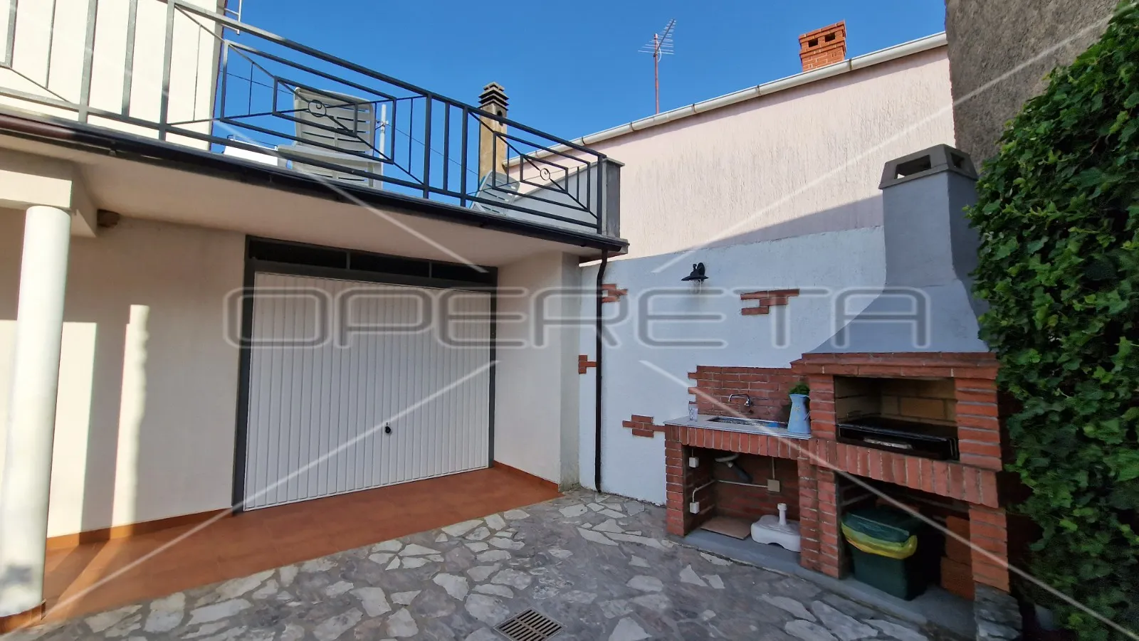 kamena kuća, 2 stambene jedinice, garaža, terasa, dvorište,127 m2, krk - slika 18