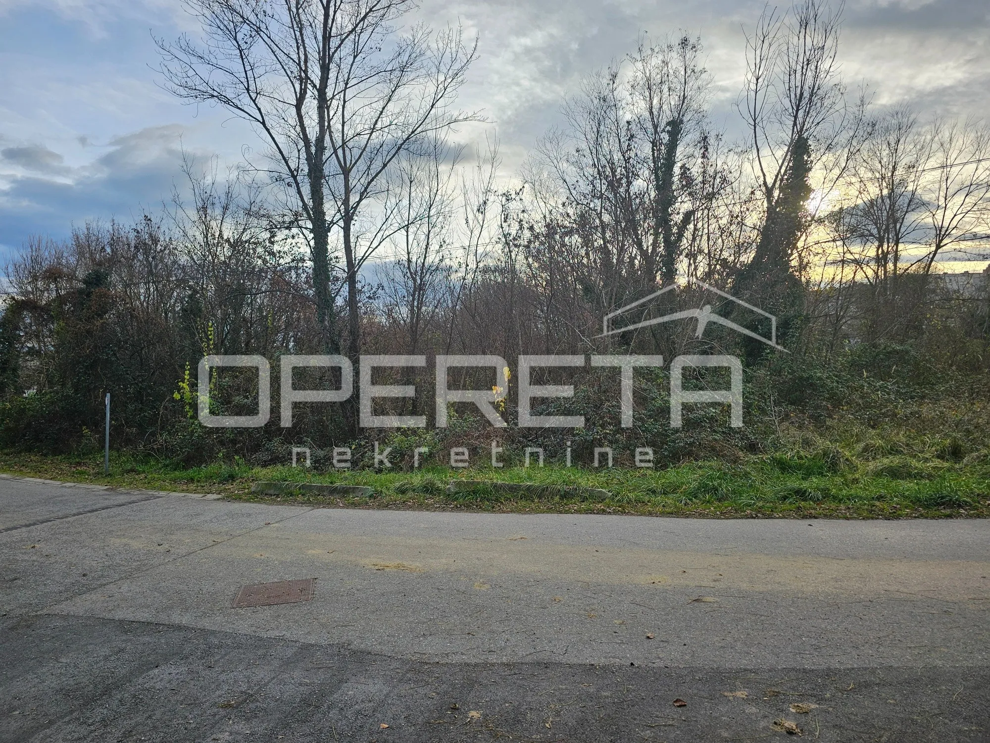 vrhunska građevinska parcela na svetom duhu – 2.880 m2 - slika 4