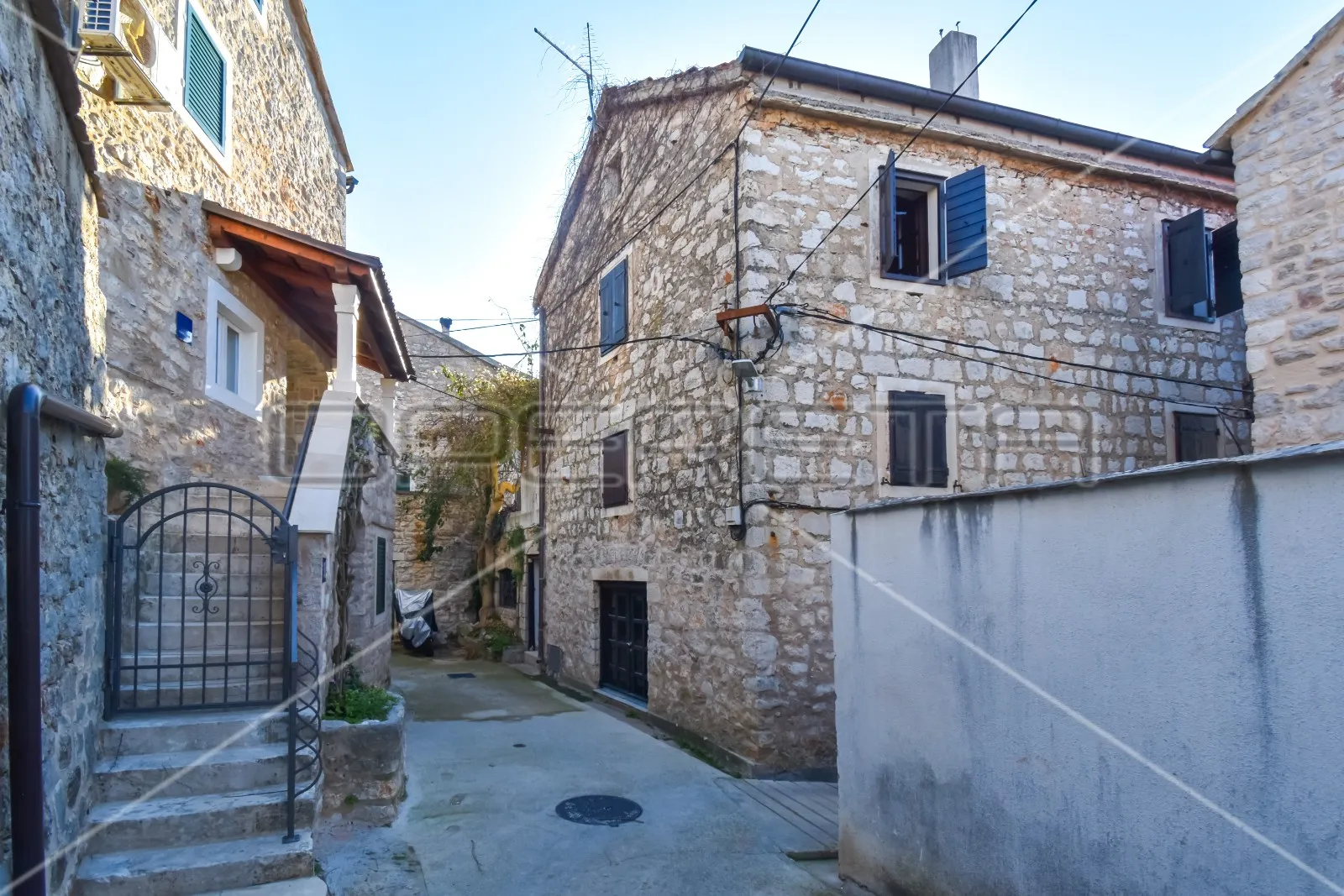 dalmatinska kamena kuća u centru jelse na otoku hvaru, 154 m2 - slika 24