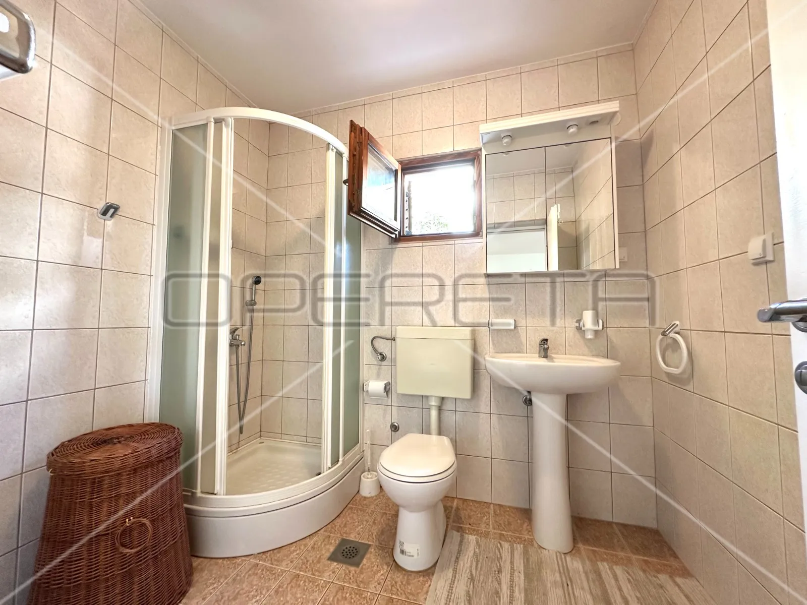 kuća na 80 m od mora sa 6 stanova, tisno, 350 m2 - slika 18