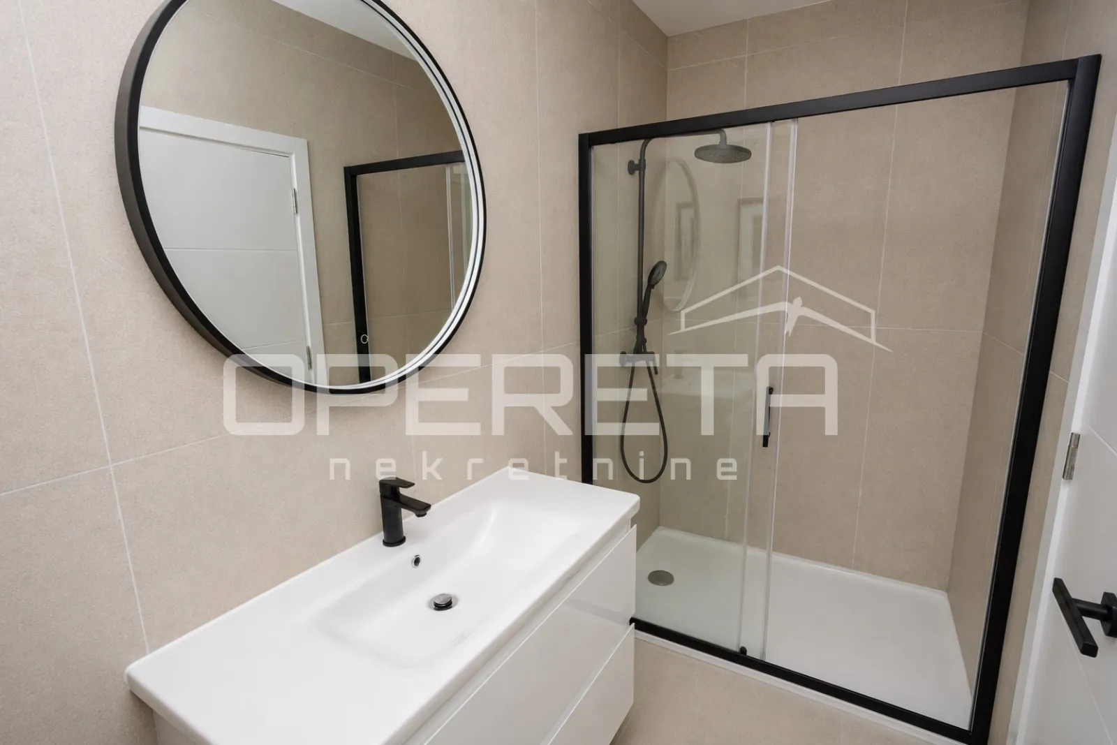 stara novalja - 6 etažiranih apartmana prvi red do mora - slika 23