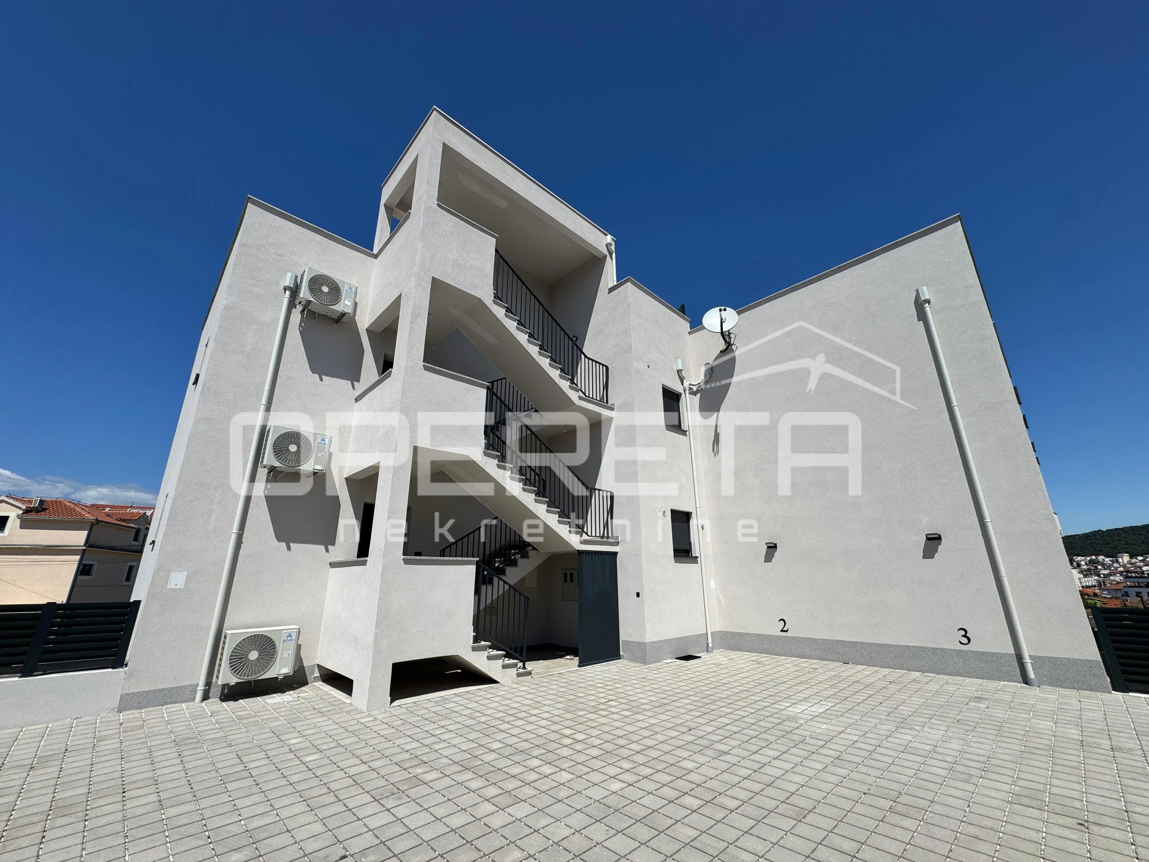 sunčan dvosoban stan s krovnom terasom (64 m²) – 2 min od plaže, okrug gornji - slika 13