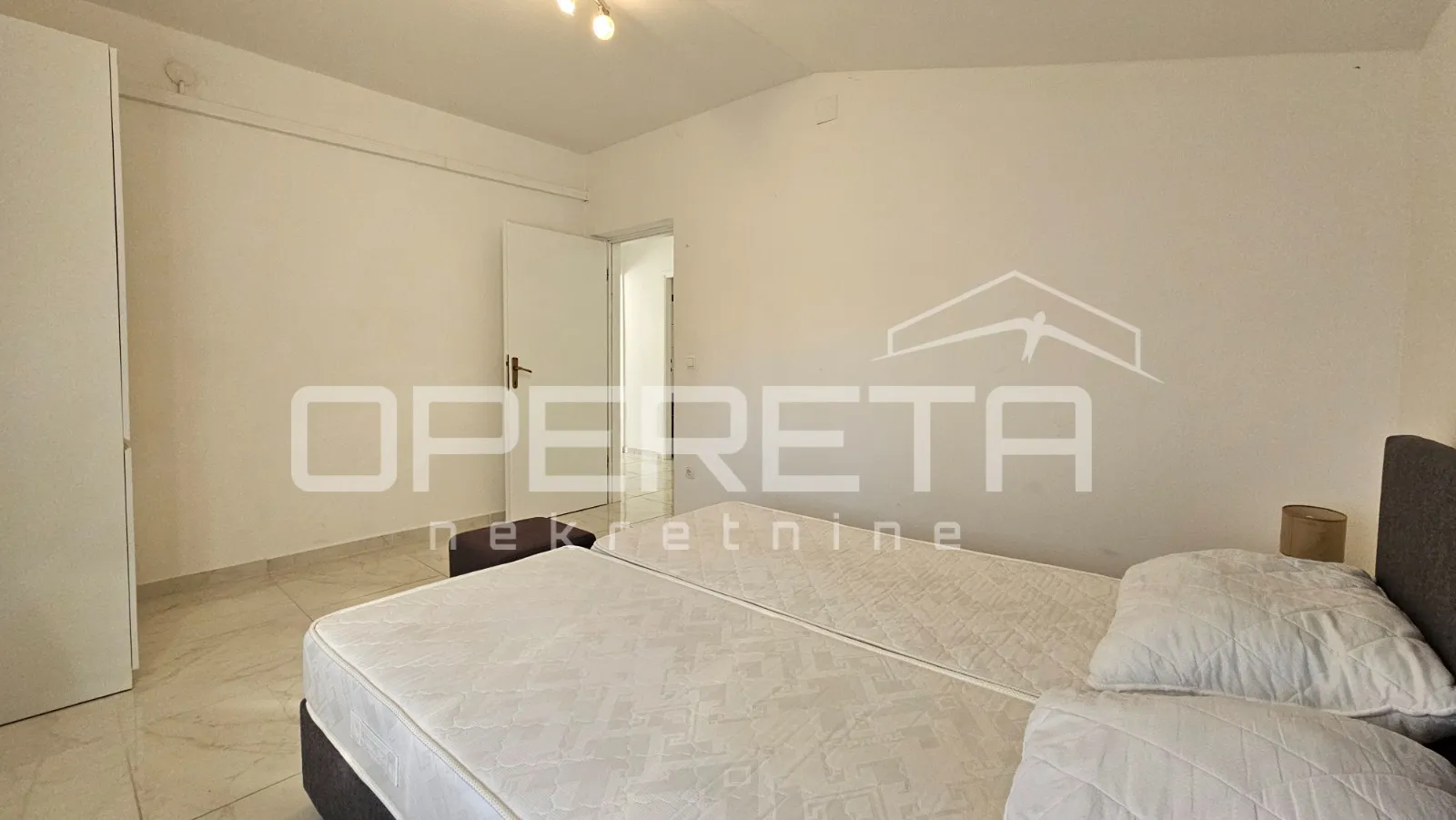 novalja – dvojna kuća s 2 trosobna apartmana i dvorištem - slika 14