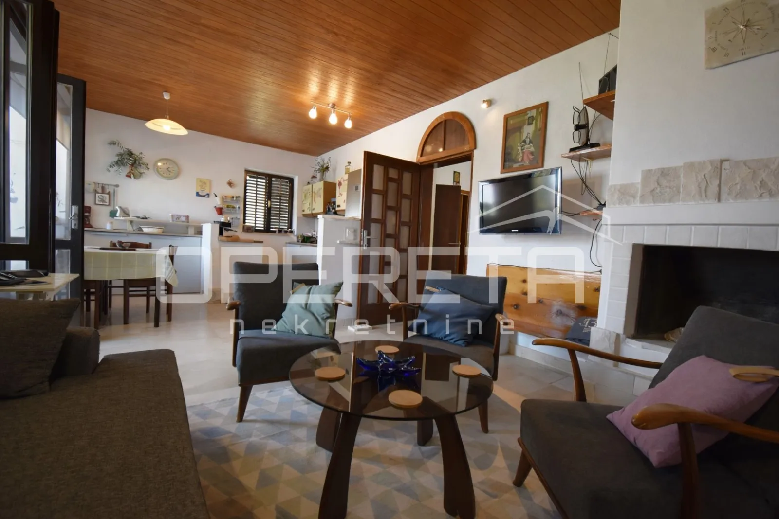 supetar, kuća 200 m2, 150 m od plaže, parcela 610 m2 - slika 8