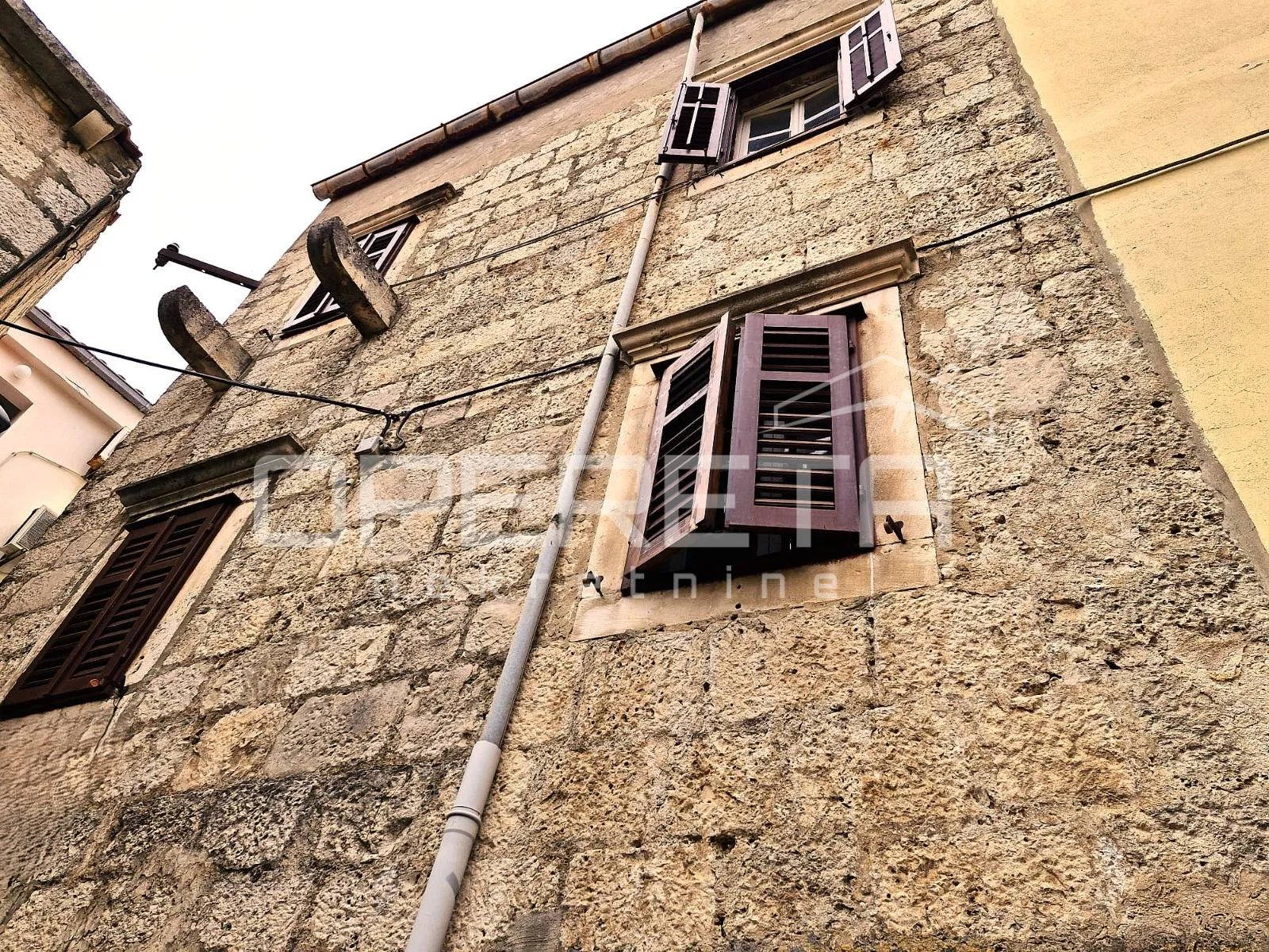 obiteljska kuća u mirnom dijelu grada korčule - slika 8